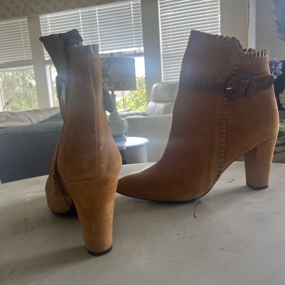 BeautifulDaniela Caramel Zip Ankle Boot sz 8.5 - Picture 4 of 6